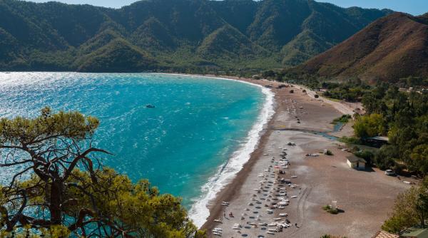 comoara veche de 2 100 de ani scoasa la lumina de arheologi turci mii de artefacte descoperite pe o epava din provincia antalya