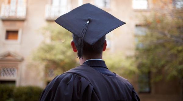 romania printre tarile ocde cu cei mai putini absolventi de facultate statul cheltuieste mult sub medie pe educatie
