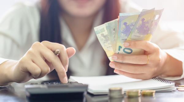 un angajat a primit din greseala 620 000 de dolari a fost platit pentru ore suplimentare pe care nu le facuse
