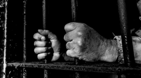 un barbat de 71 de ani condamnat pe nedrept de crima a fost eliberat dupa 41 de ani petrecuti pe culoarul mortii