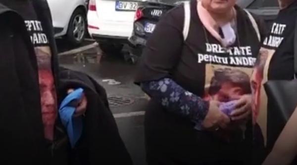 Familia unui tânăr ucis de un poliţist aşteaptă sentinţa după doi ani