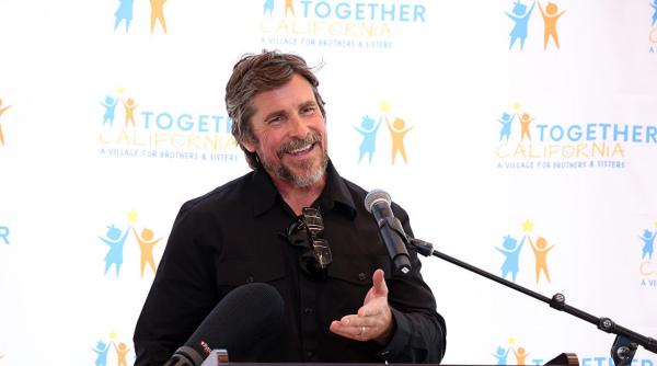 Actorul Christian Bale tocmai a deschis un centru de plasament în deșertul Californiei, construit pentru ca frații să nu fie separați