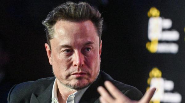 În 2018, Elon Musk a donat 480.350 de $ pentru filtrele de apă din școlile din Flint. Elevii pot bea din nou de la dozatoare abia acum