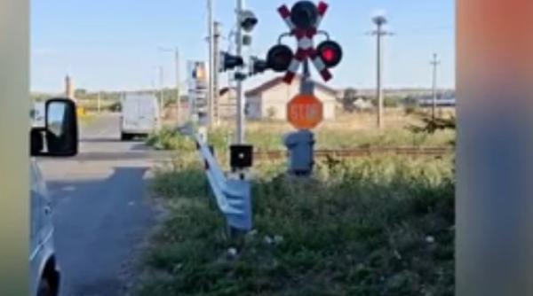 patru oameni intre care un si un copil de 12 ani au murit dupa ce un tren a spulberat joi un microbuz in judetul galati