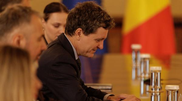 nicusor dan a convocat oficial consultarile pentru desemnarea unui nou premier acestea incep luni la ora 14