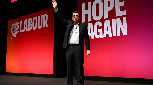 andy burnham ar putea porni procesul de readerare a marii britanii la ue un sondaj arata ca jumatate dintre britanici vor inapoi