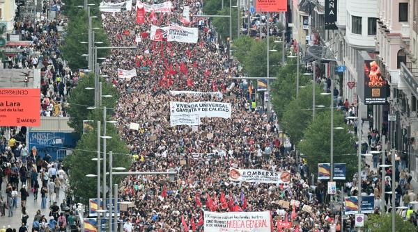 proteste uriase in spania din cauza crizei locuintelor zeci de mii de oameni marsaluiesc la madrid si in alte mari orase spaniole