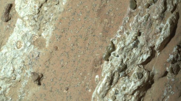 roverul perseverance al nasa a gasit pe marte in acelasi loc dovezi ale apelor subterane lacurilor si fluidelor fierbinti