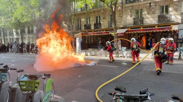 Şeful poliţiei din Paris spune că protestele elevilor „au scăpat de sub control”