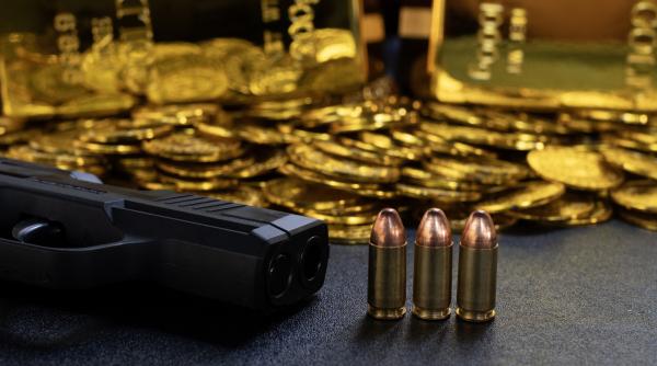 lingouri de aur bijuterii un pistol si peste 1 milion de euro un blogger pro rus stabilit in spania e suspectat de legaturi cu fsb