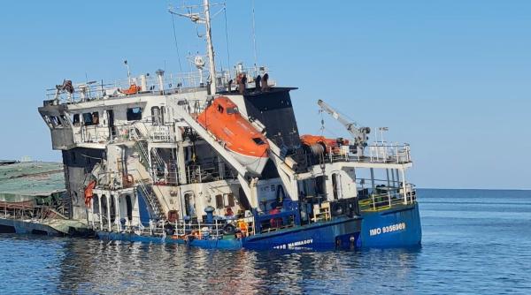 imagini cu nava distrusa de dronele rusesti in marea neagra cei 11 marinari salvati de romani au ajuns la constanta