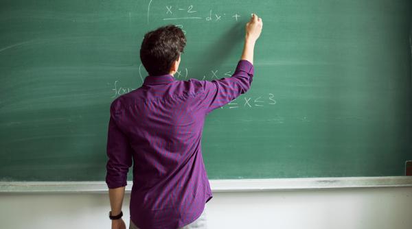 Pregătire gratuită pentru admiterea la Politehnică Cum îți rezervi locul la cursurile de Matematică, Fizică și Informatică