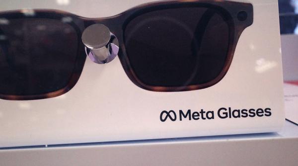 un gigant al ochelarilor retrage meta ray ban din 400 de magazine femeile se plang ca sunt filmate cu dispozitivele fara acordul lor