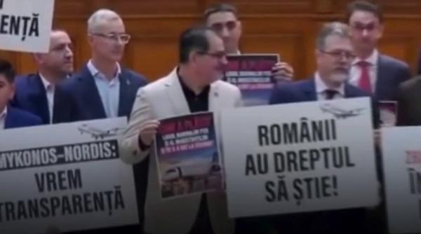 Circ în Parlament. USR a venit cu avioane de jucărie și pancarte. Manole s-a certat cu Drulă: "Aveți o mare problemă de înțelegere"