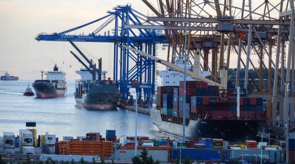 descoperire neasteptata pe fundul marii aproape 1 000 de bombe din al doilea razboi mondial blocheaza extinderea unui port important