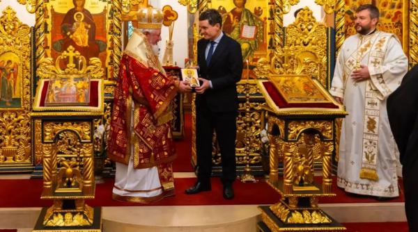 nicusor dan a mers la slujba de la biserica palatului cotroceni e important sa avem tot timpul in minte ca istoria nu incepe cu noi