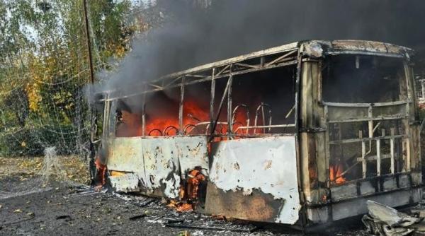 cel putin 30 de morti si 18 raniti dupa ce doua autobuze au fost lovite de rusi cu rachete in donetk