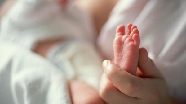 o femeie din italia a devenit mama la 59 de ani tatal copilului are 70 de ani