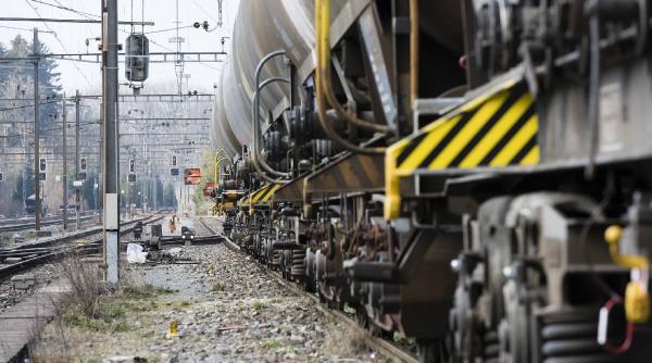 romania vrea infrastructura moderna dar trenurile de marfa merg cu sub 15 km h sectorul feroviar inca sufera