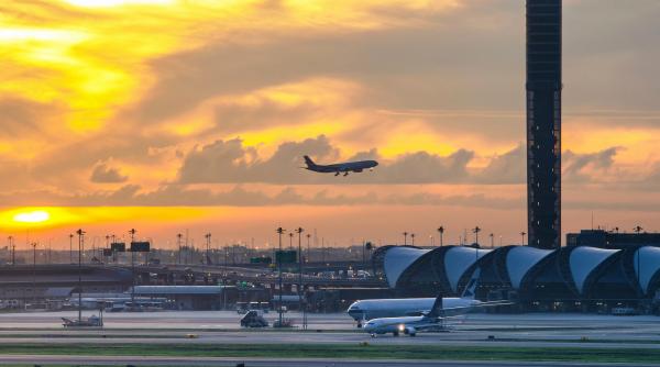a doua cea mai vizitata tara din asia de sud est propune o taxa de plecare de 30 de dolari pentru pasagerii care calatoresc cu avionul