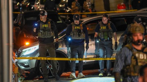 Agenții ICE au împușcat un bărbat în propria mașină, la New York. Pe bancheta din spate era și un copil de cinci ani