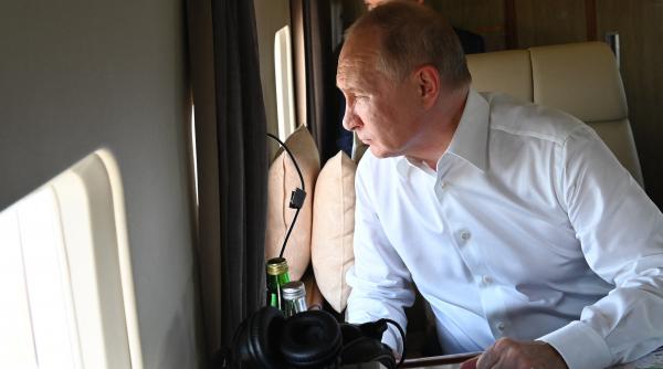 avionul lui putin nu a putut ateriza la moscova ucraina a atacat masiv cu drone si baloane capitala rusiei