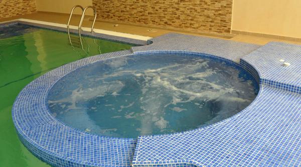 baile herculane statiunea unde tratamentul se imbina cu relaxarea aerul ionizat negativ are o calitate comparabila cu alpii elvetieni