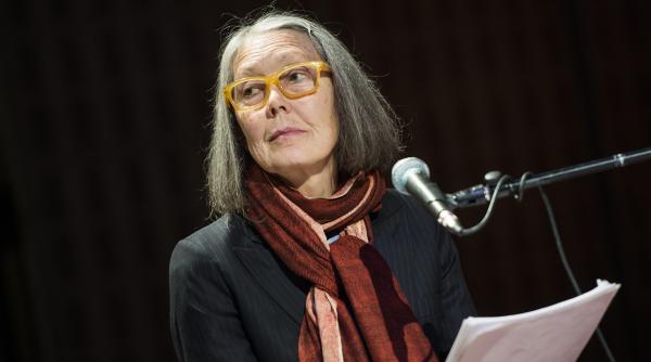 sunt toti nebuni reactia annei carson la primirea nobelului pentru literatura tot respingeam toate acele apeluri