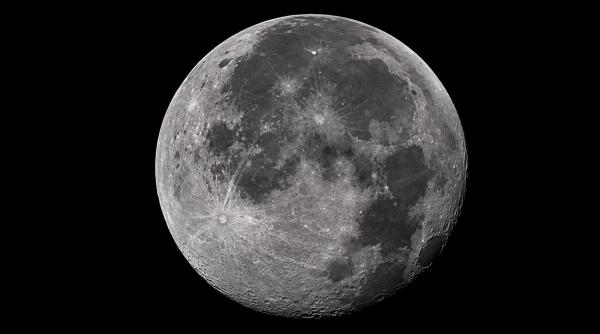 nyt cine detine luna un tratat din 1967 spune ca nimeni jumatate de secol mai tarziu problema a devenit mai complicata