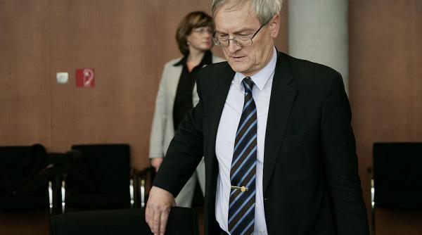 politico cum a provocat un german de 80 de ani cel mai mare scandal de spionaj din europa de la sfarsitul razboiului rece