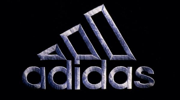 razboiul dungilor adidas a dat in judecata un brand australian de moda online foarte popular printre tineri