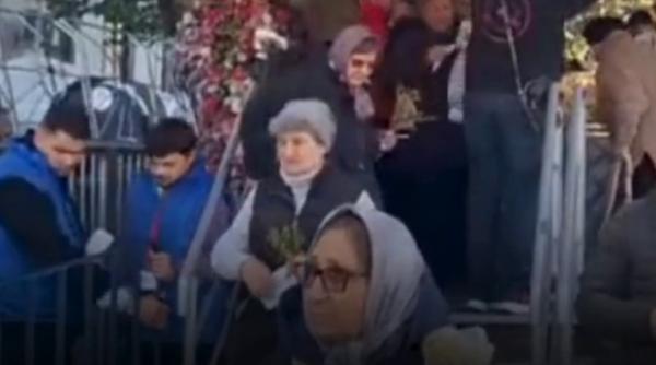 Cozi de 5 km la racla cu moaştele Sfintei Parascheva, la Iaşi. Cât aşteaptă pelerinii ca să se închine. Recordul de anul acesta