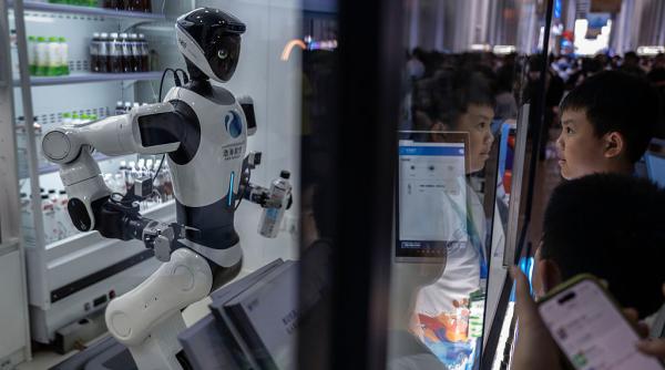 danemarca testeaza roboti umanoizi in supermarketuri pentru a usura munca angajatilor pe timpul noptii