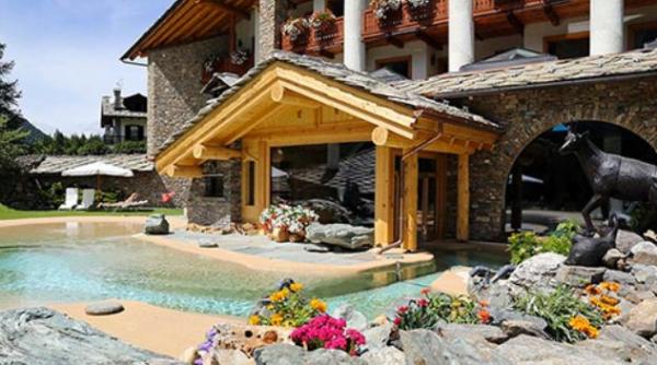 un hotel din italia ofera un plin de benzina celor care se cazeaza acolo pentru un weekend