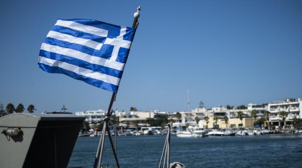 a stat 20 de ore in mare o femeie a fost salvata de garda de coasta a greciei dupa ce a sarit de pe un vas de croaziera
