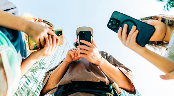 grecia va interzice de la 1 ianuarie retelele sociale pentru copii sub 15 ani este timpul sa tratam o potentiala adictie digitala