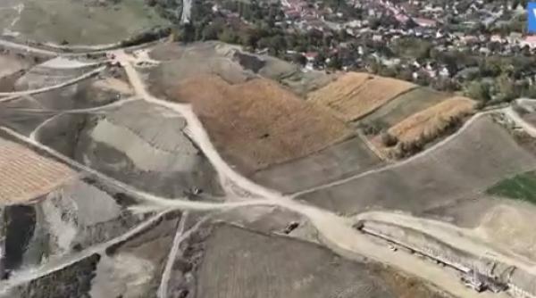 Imagini de pe şantierul Centurii Sighişoara, care va avea 13 km lungime și câte o bandă pe sens. Se vor amenaja și două parcări 