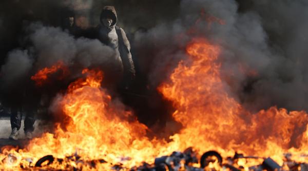 Le Monde: Franța a ajuns pe marginea prăpastiei. Datoria publică e de 119% din PIB, iar protestele au un numitor comun: „Umilința”