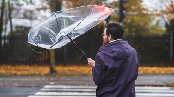 anm a emis cod galben de furtuni si vant in 12 judete dar si in bucuresti iar la munte va ninge din nou harta zonelor afectate