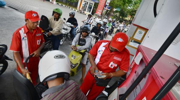 cum arata cozile gigantice la benzina in bali celebra insula a ramas brusc fara carburanti