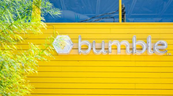 Aplicația de dating Bumble a fost cumpărată cu 1,3 miliarde de dolari. Noii proprietari spun că fac „un pariu pe viitorul umanității”