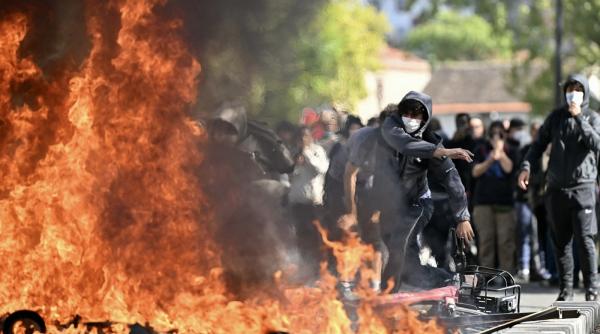 "Finanțele tocmai au aruncat o adevărată bombă". În pline proteste, Franța a aflat că o treime din bugetul Educației se duce la pensii