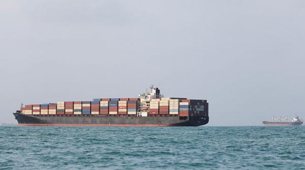 iranul schimba strategia in stramtoarea ormuz ca sa zadarniceasca planurile lui trump de a ieftini carburantii inainte de alegeri