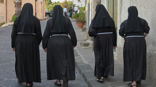 Călugărițele ursuline și episcopii scoțieni îşi vând proprietățile. În locul unei mănăstiri se va deschide o şcoală pentru bogaţi