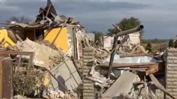 explozie intr un sat din vrancea doua case au fost distruse oamenii au crezut ca a sarit in aer unitatea militara din apropiere