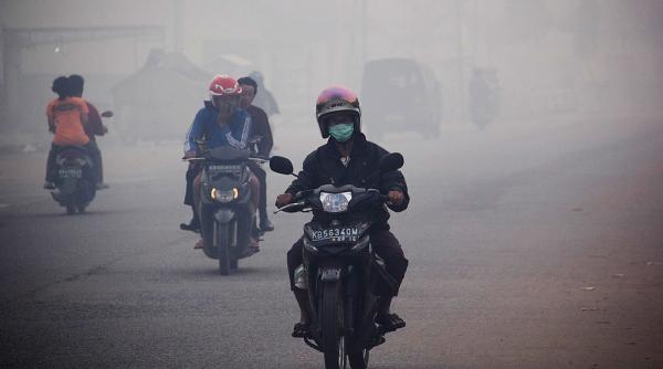 indonezia bombardeaza cerul cu gheata carbonica disperata sa scape de smogul toxic