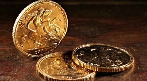 O bunică de 88 de ani a rămas fără bijuterii şi monede de aur, în valoare de 5,5 milioane de dolari. Cum au acţionat hoţii în Grecia 
