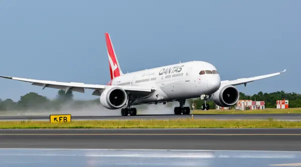 plosnitele au retinut un avion la sol la roma cursa de retur a fost anulata
