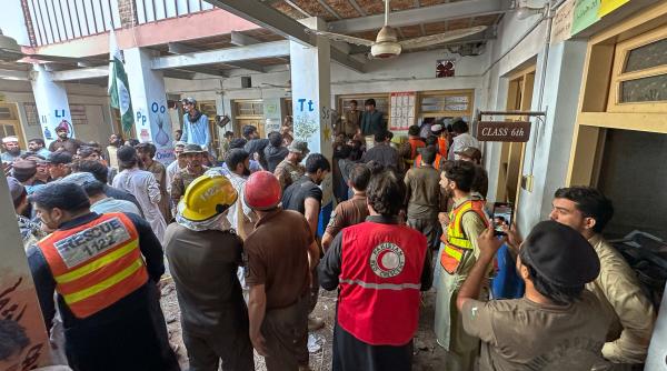 tragedie in pakistan aproape 30 de copii au murit dupa ce acoperisul unei scoli s a prabusit peste ei