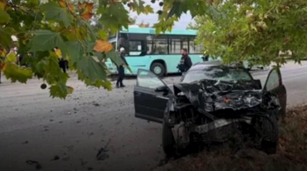 Accident grav în Craiova, după ce un autobuz şi o maşină s-au ciocnit. Planul Roşu de Intervenţie a fost activat